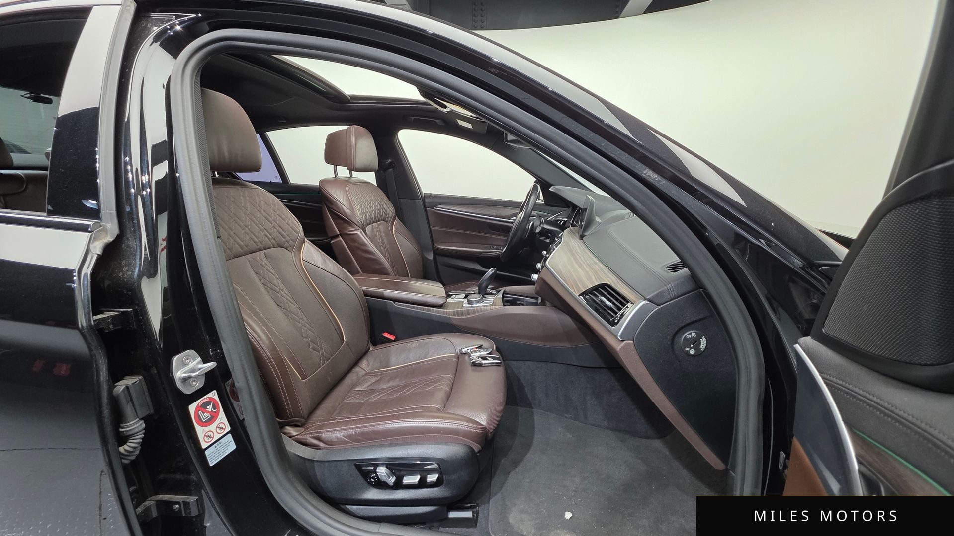 BMW 5 Series (G30) 2017 — миниатюра 10