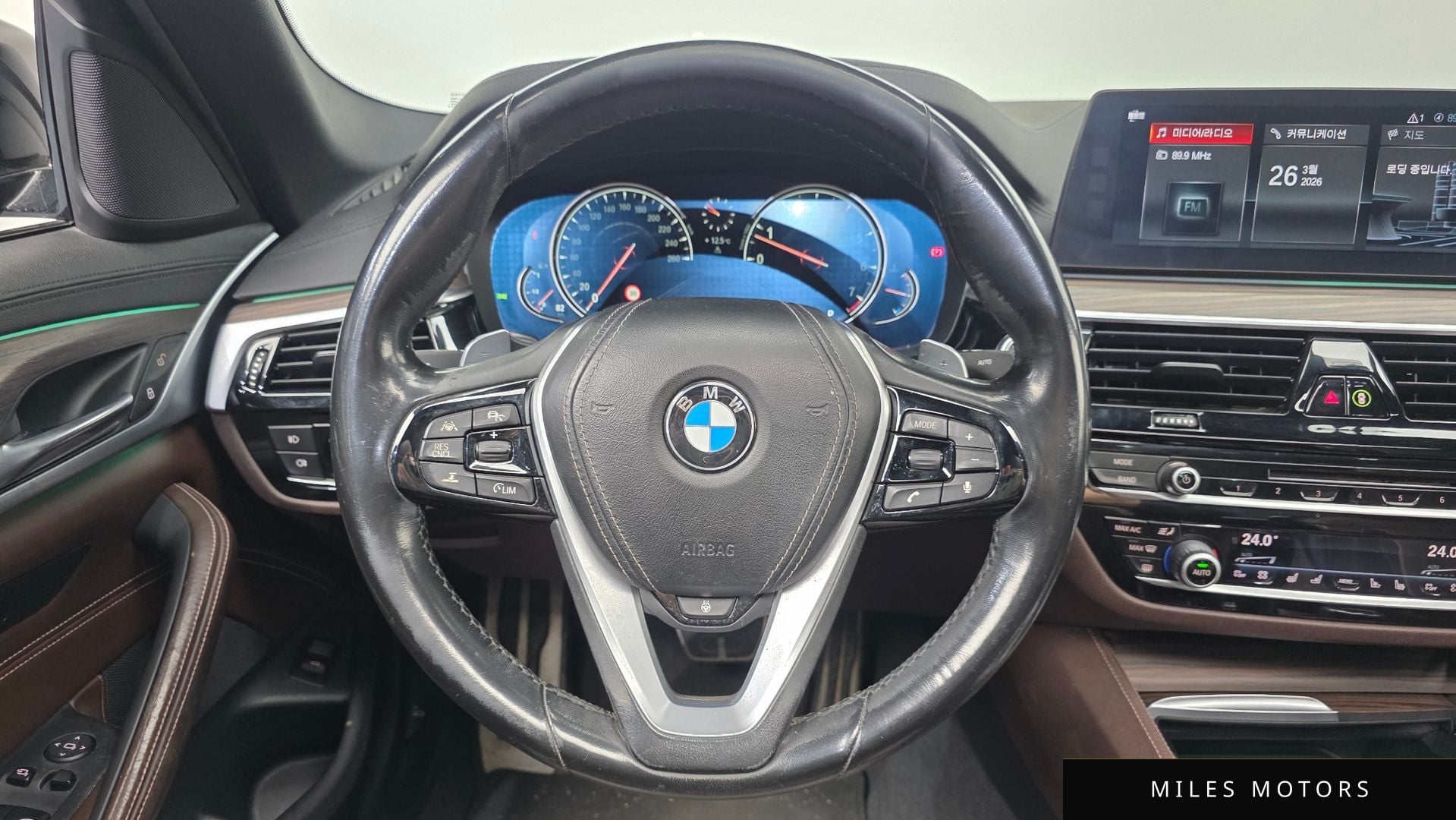 BMW 5 Series (G30) 2017 — миниатюра 14