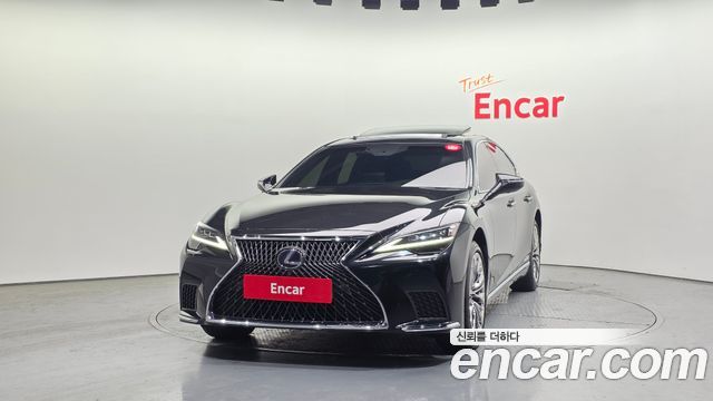 Лексус LS500h 2021 — миниатюра 3