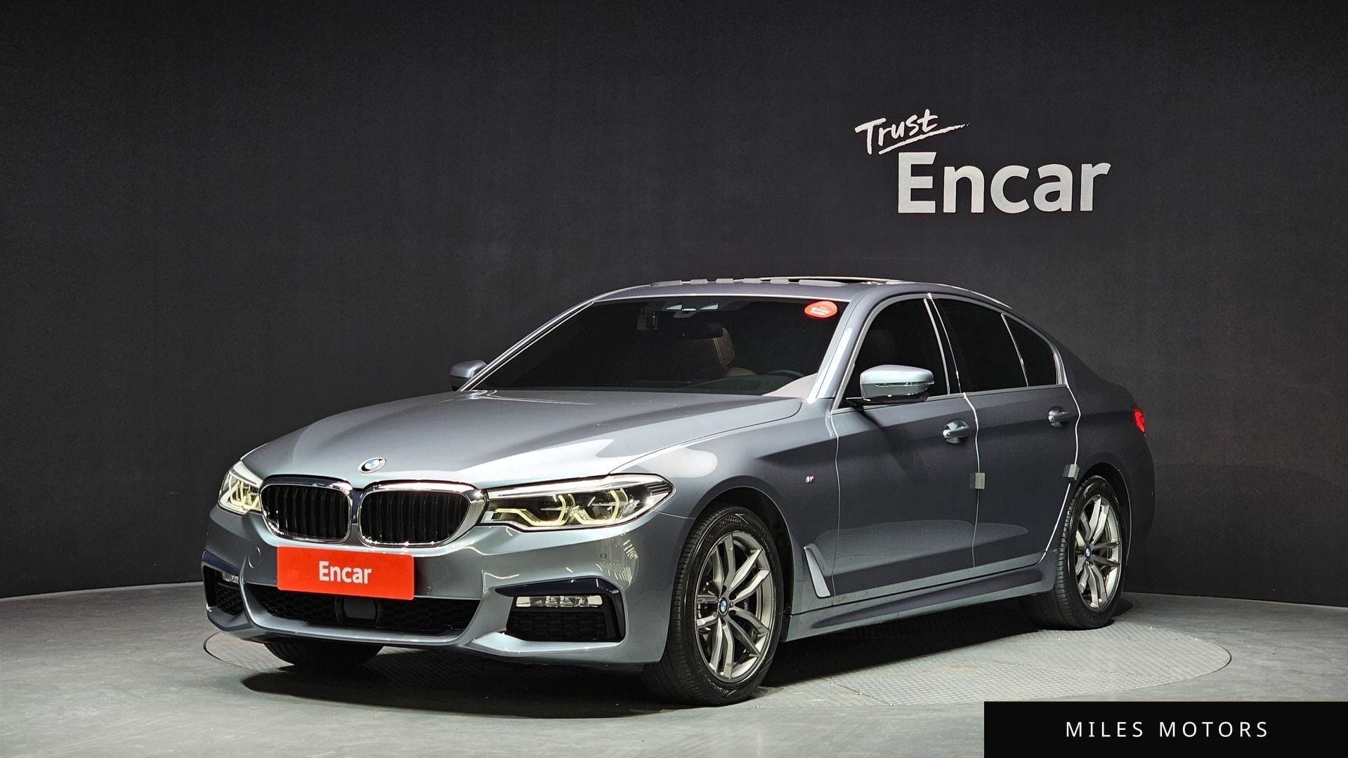 BMW 5 Series (G30) 2018 — фото 1 из 12