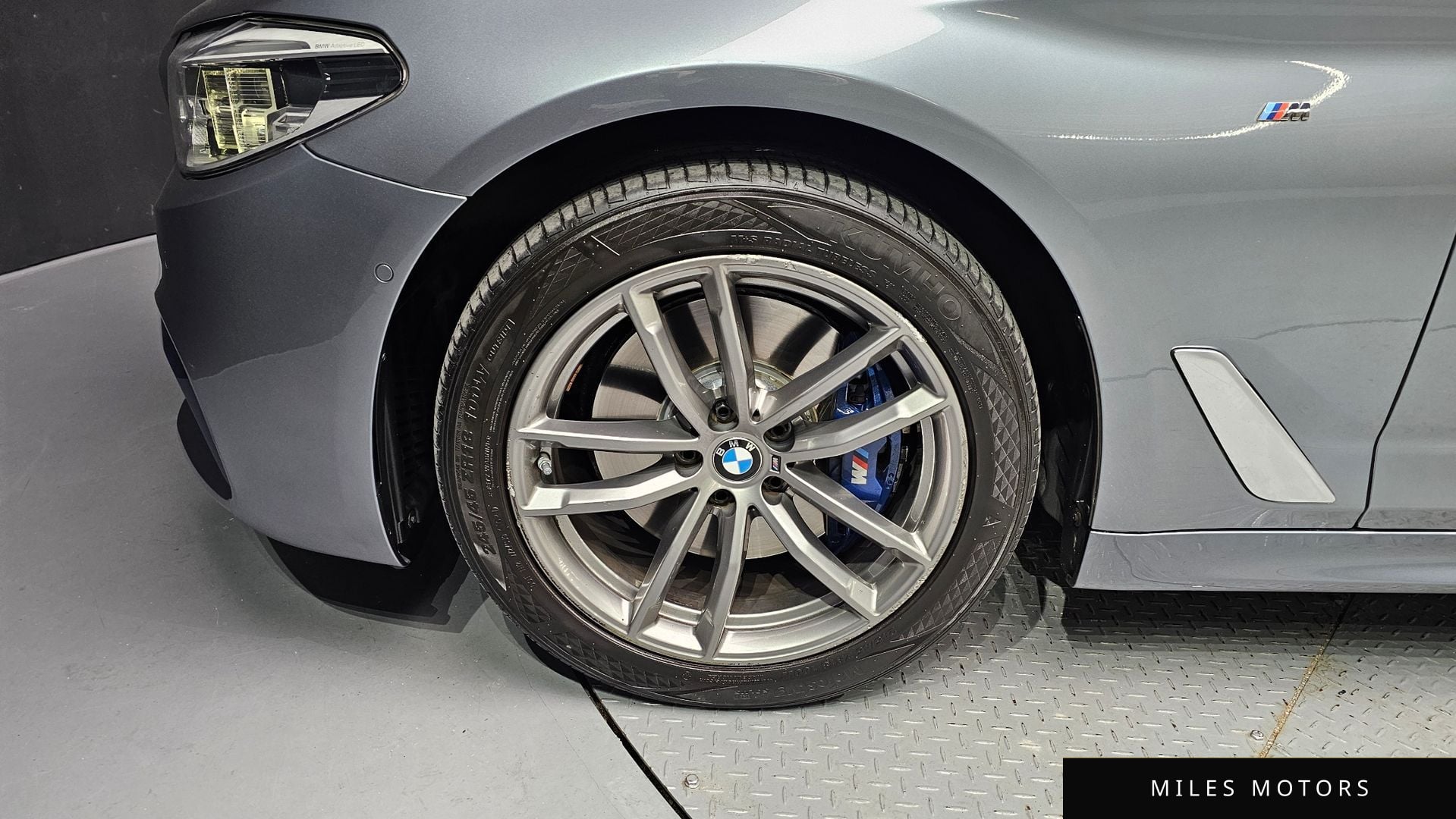 BMW 5 Series (G30) 2018 — миниатюра 5