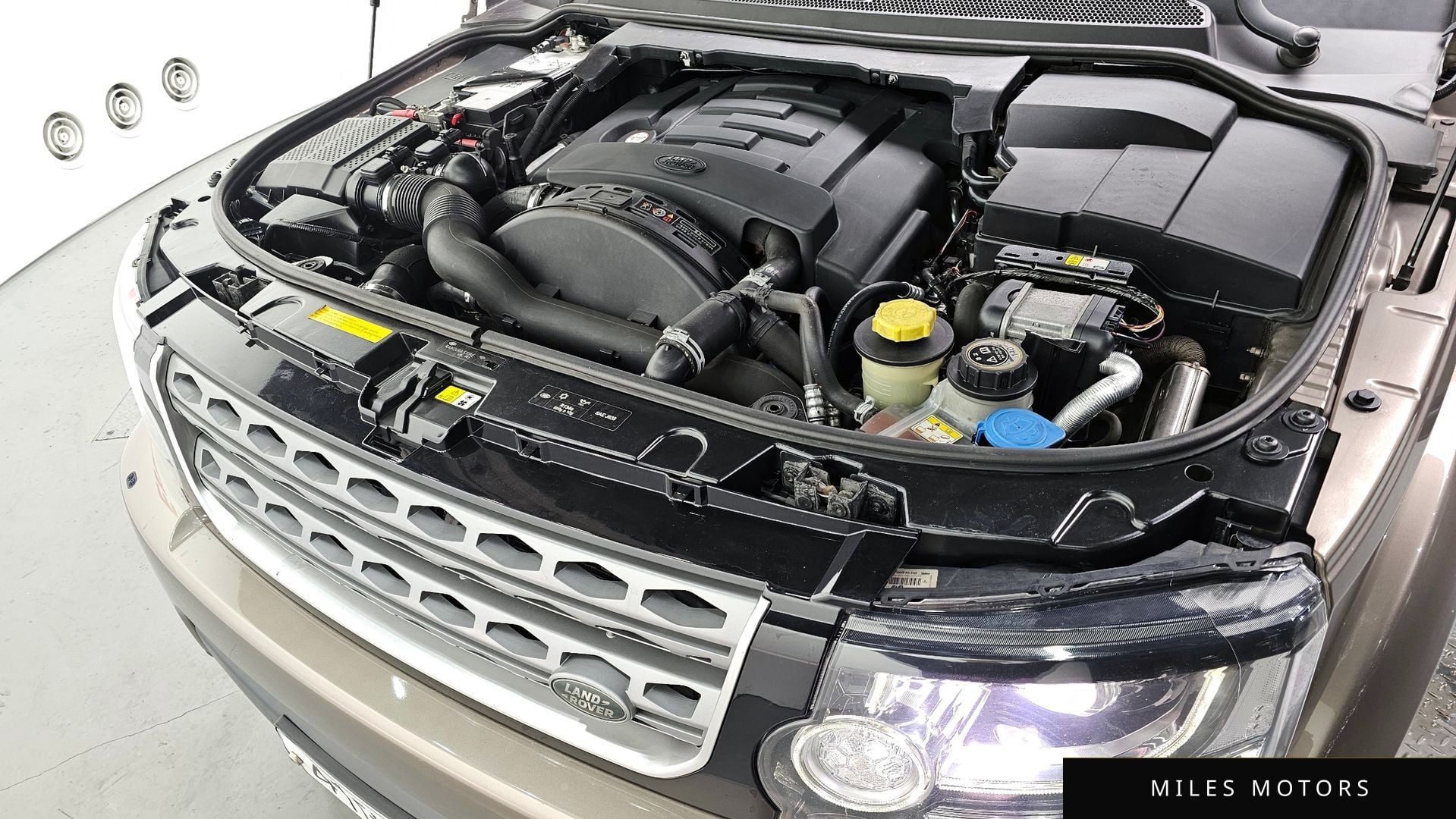 Land Rover Discovery 2016 — миниатюра 6