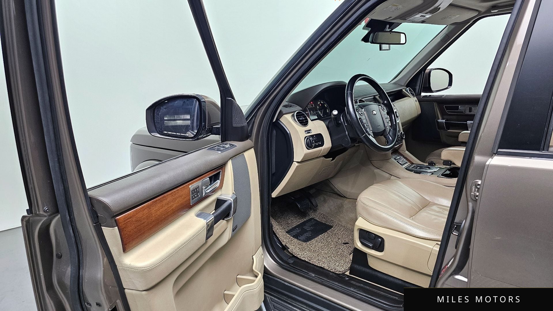 Land Rover Discovery 2016 — миниатюра 10