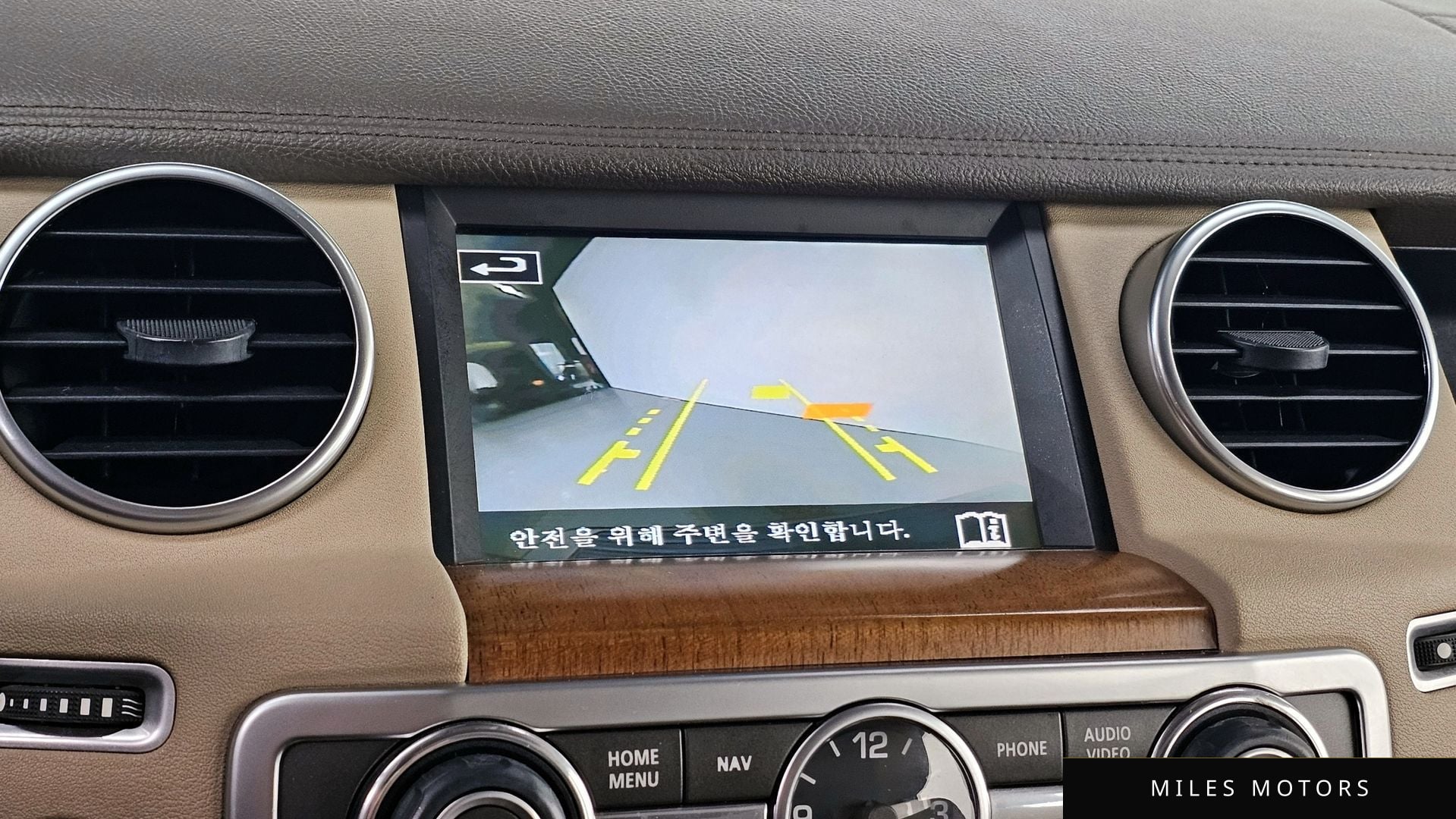 Land Rover Discovery 2016 — миниатюра 18