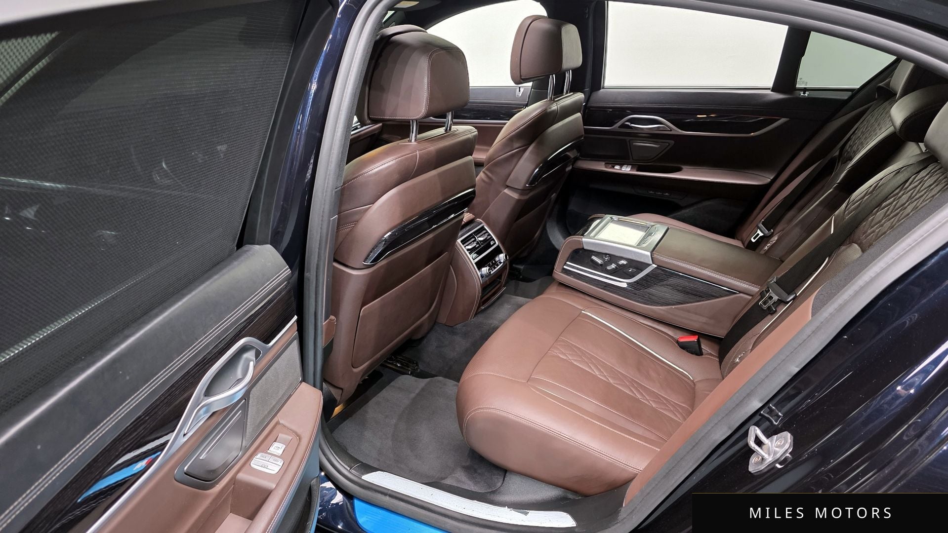 BMW 7 Series (G11) 2018 — миниатюра 12