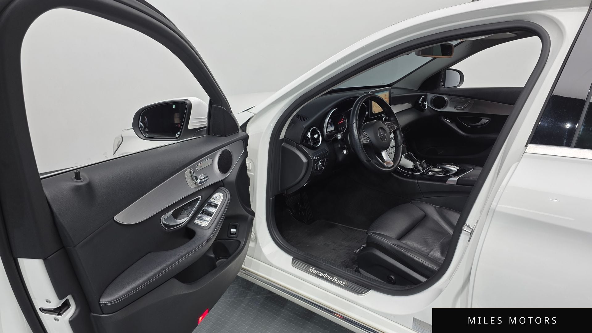 Mercedes-Benz C-Class W205 2017 — миниатюра 11