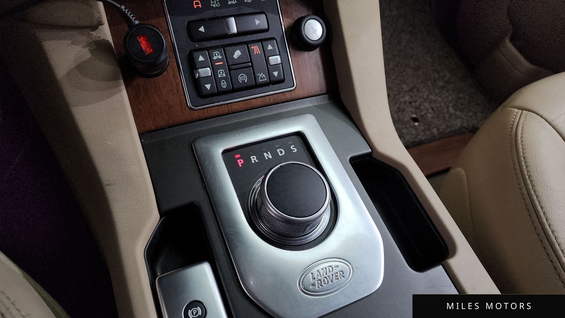 Land Rover Discovery 2016 — миниатюра 9