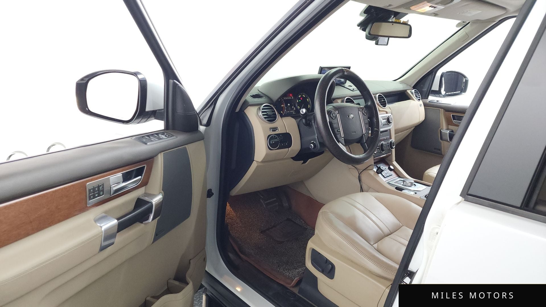 Land Rover Discovery 2016 — миниатюра 10