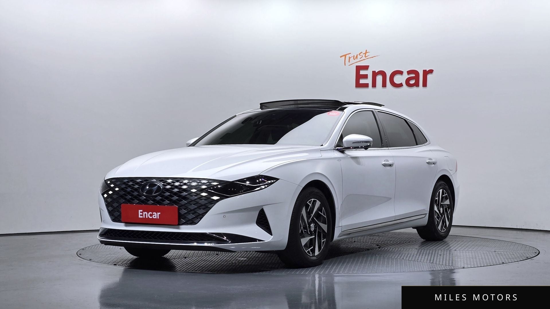 Hyundai Grandeur 2022 — фото 1 из 12