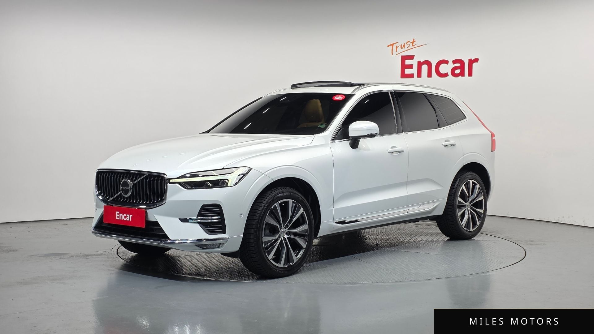 Volvo XC60 2022 — фото 1 из 12