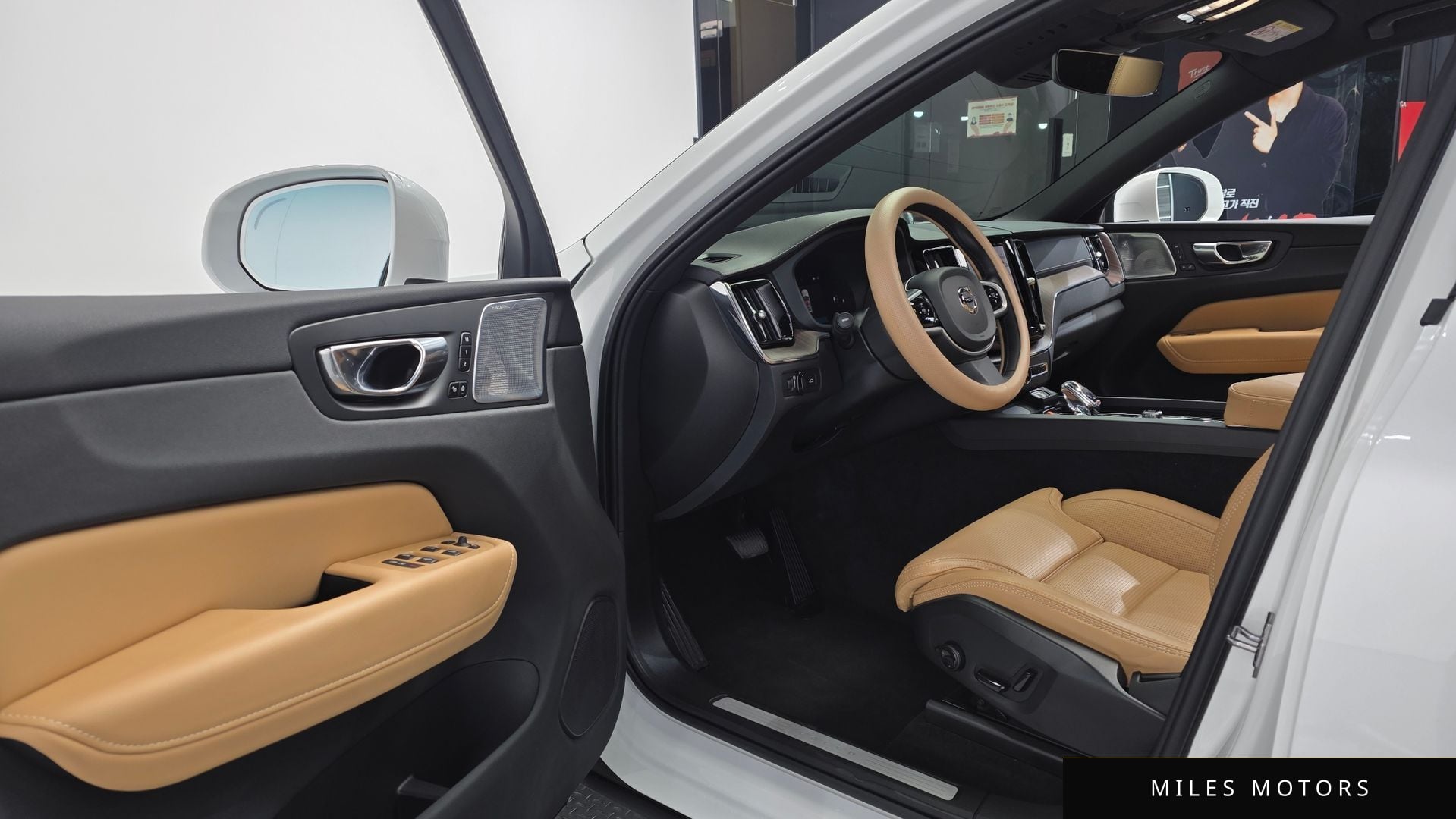 Volvo XC60 2022 — миниатюра 10