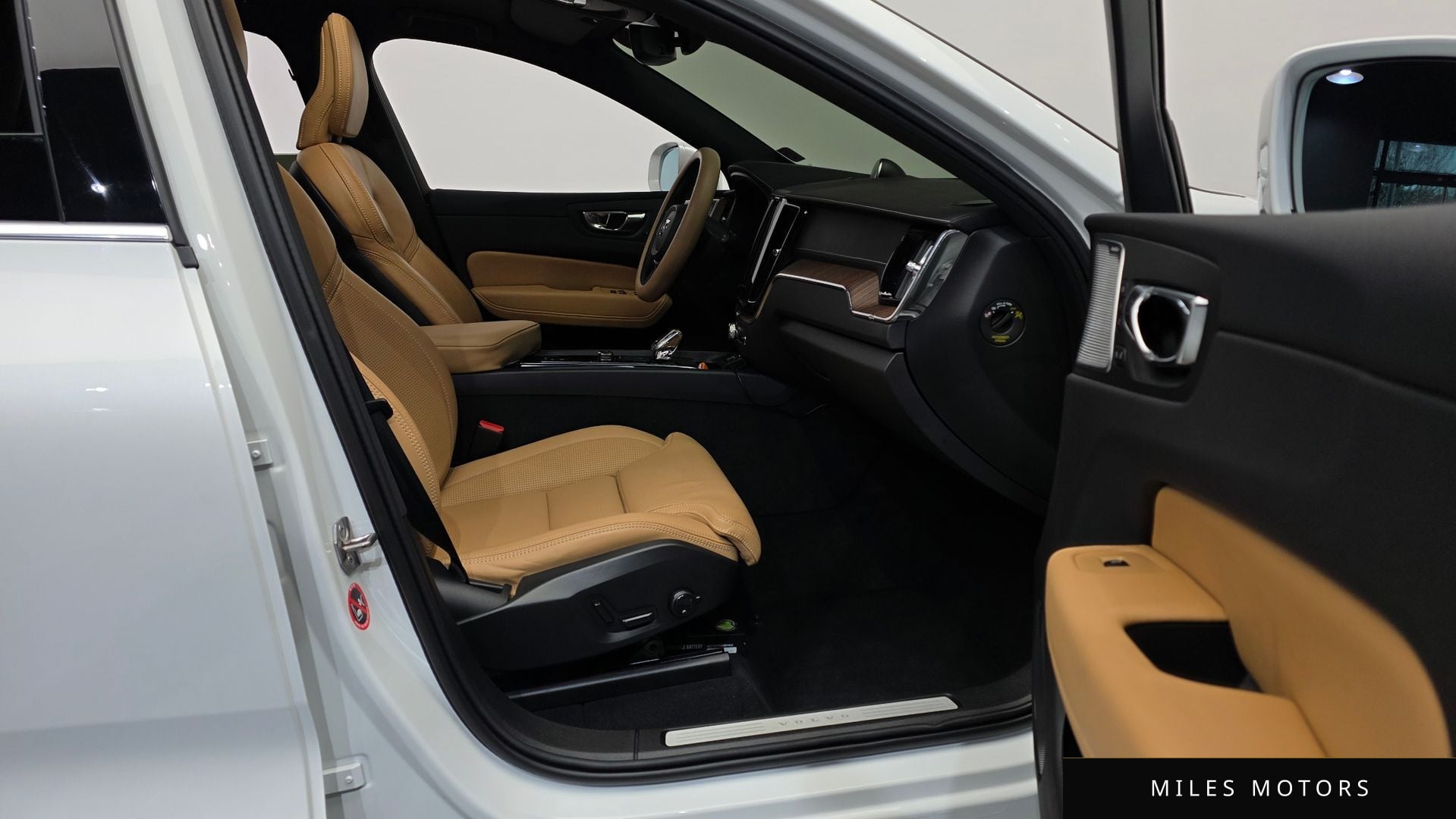 Volvo XC60 2022 — миниатюра 11