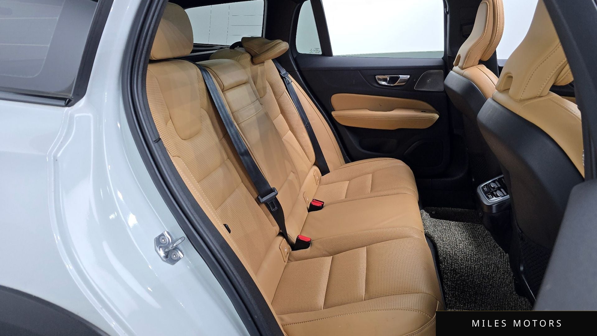 Volvo V60 크로스컨트리 2021 — миниатюра 12