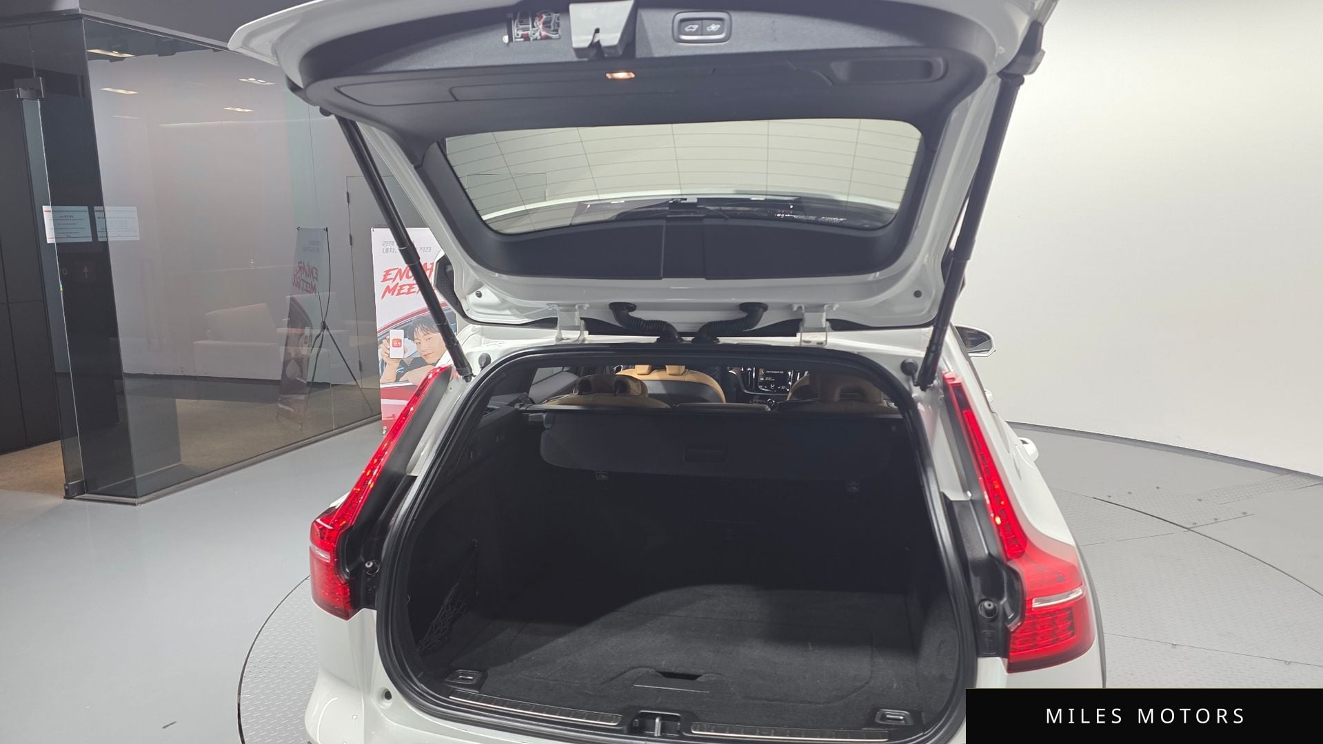 Volvo V60 크로스컨트리 2021 — миниатюра 20