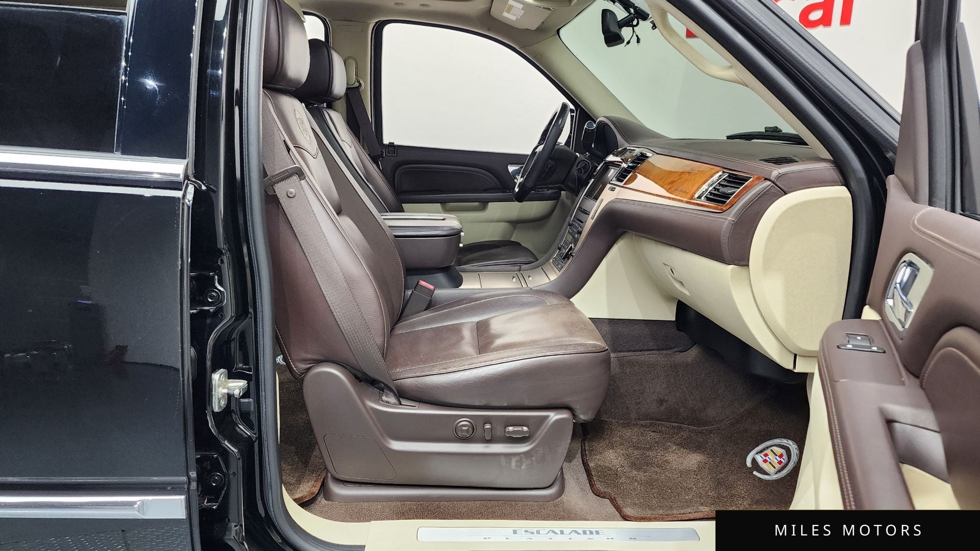 Cadillac Escalade 2011 — миниатюра 11