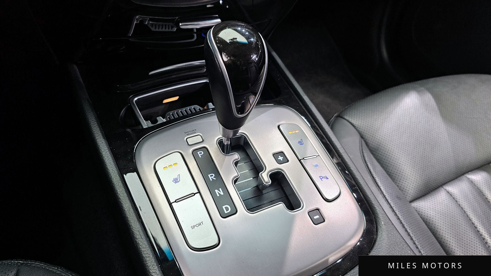 Hyundai Genesis 2013 — миниатюра 9