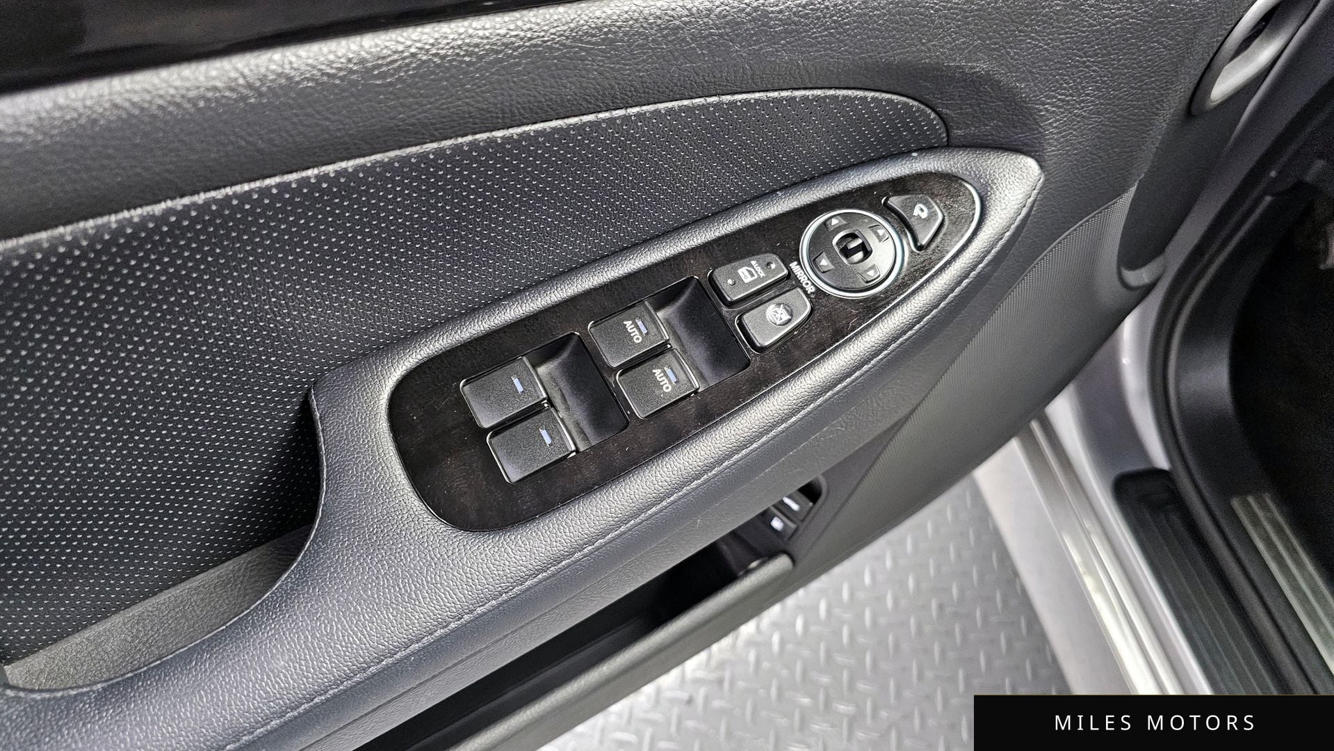 Hyundai Genesis 2013 — миниатюра 17