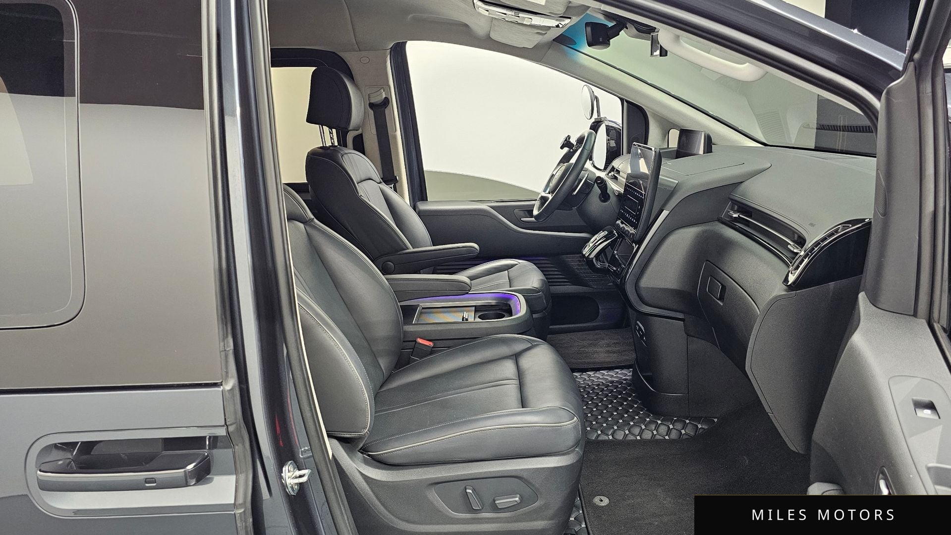 Hyundai Staria 2022 — миниатюра 10