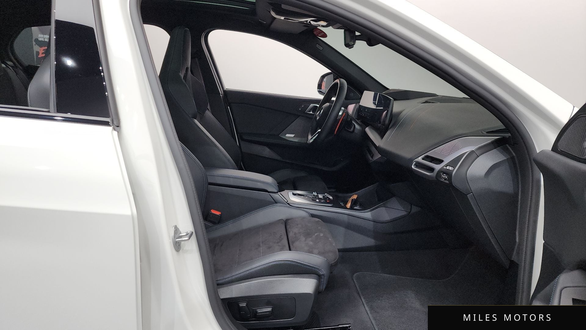 BMW 1 Series (F70) 2025 — миниатюра 11