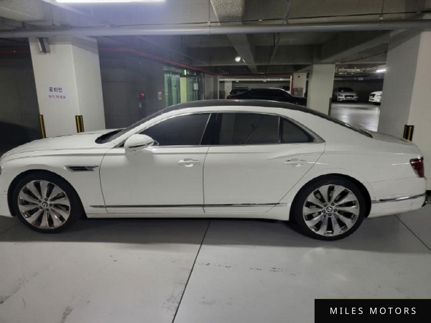 Bentley Flying Spur 2021 — миниатюра 2