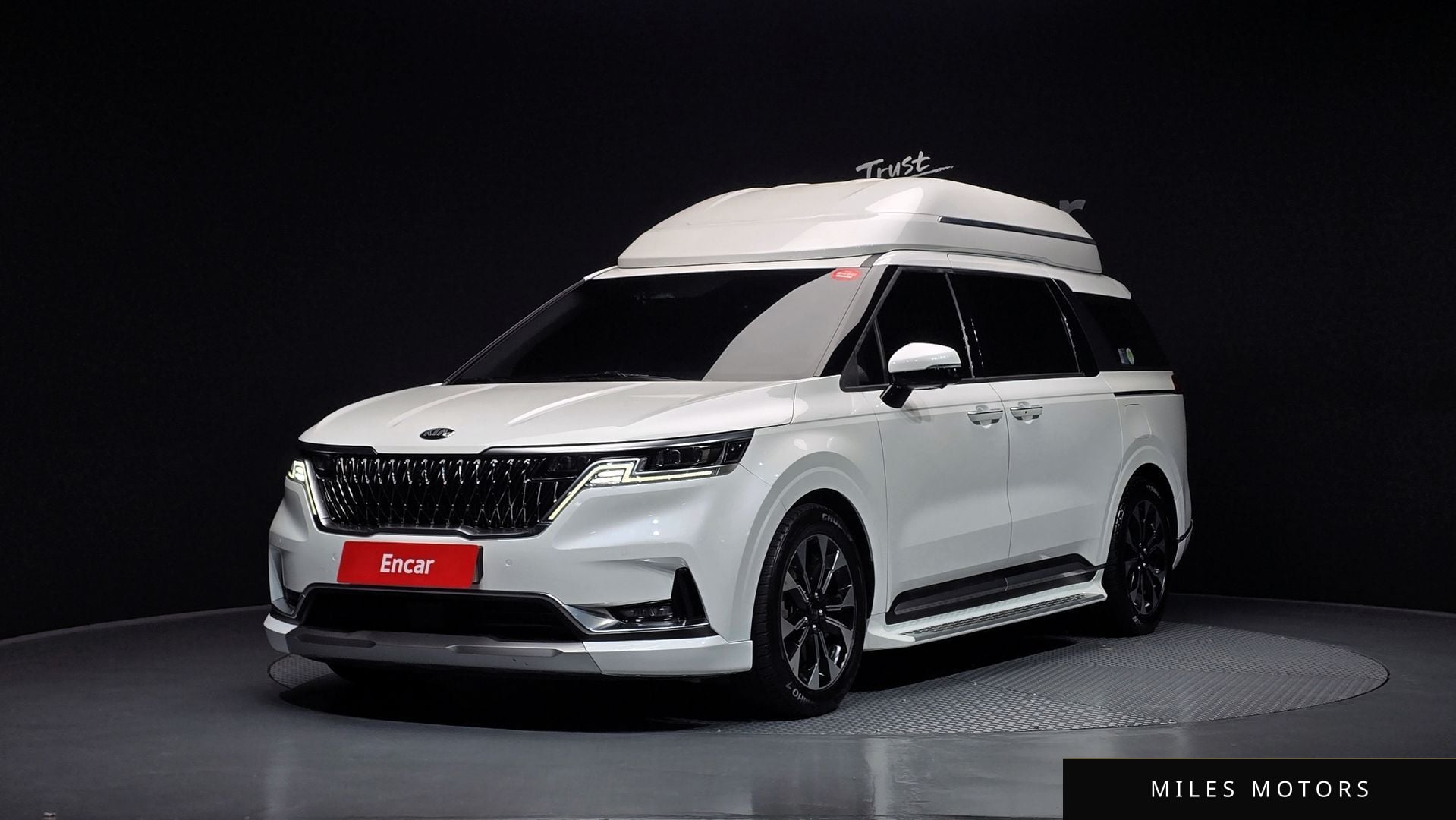 Kia Carnival 2021 — фото 1 из 12