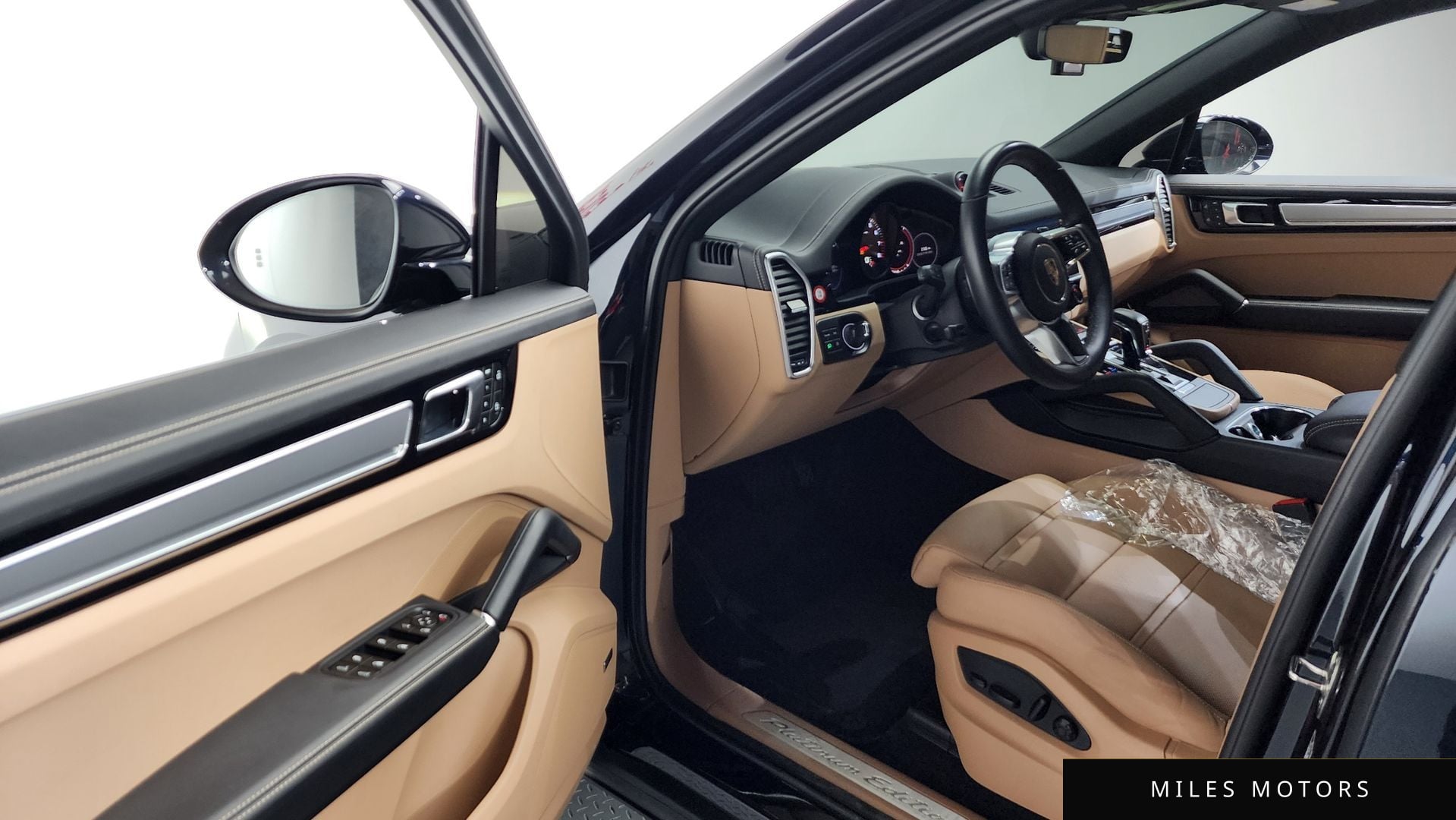 Porsche Cayenne 2023 — миниатюра 10