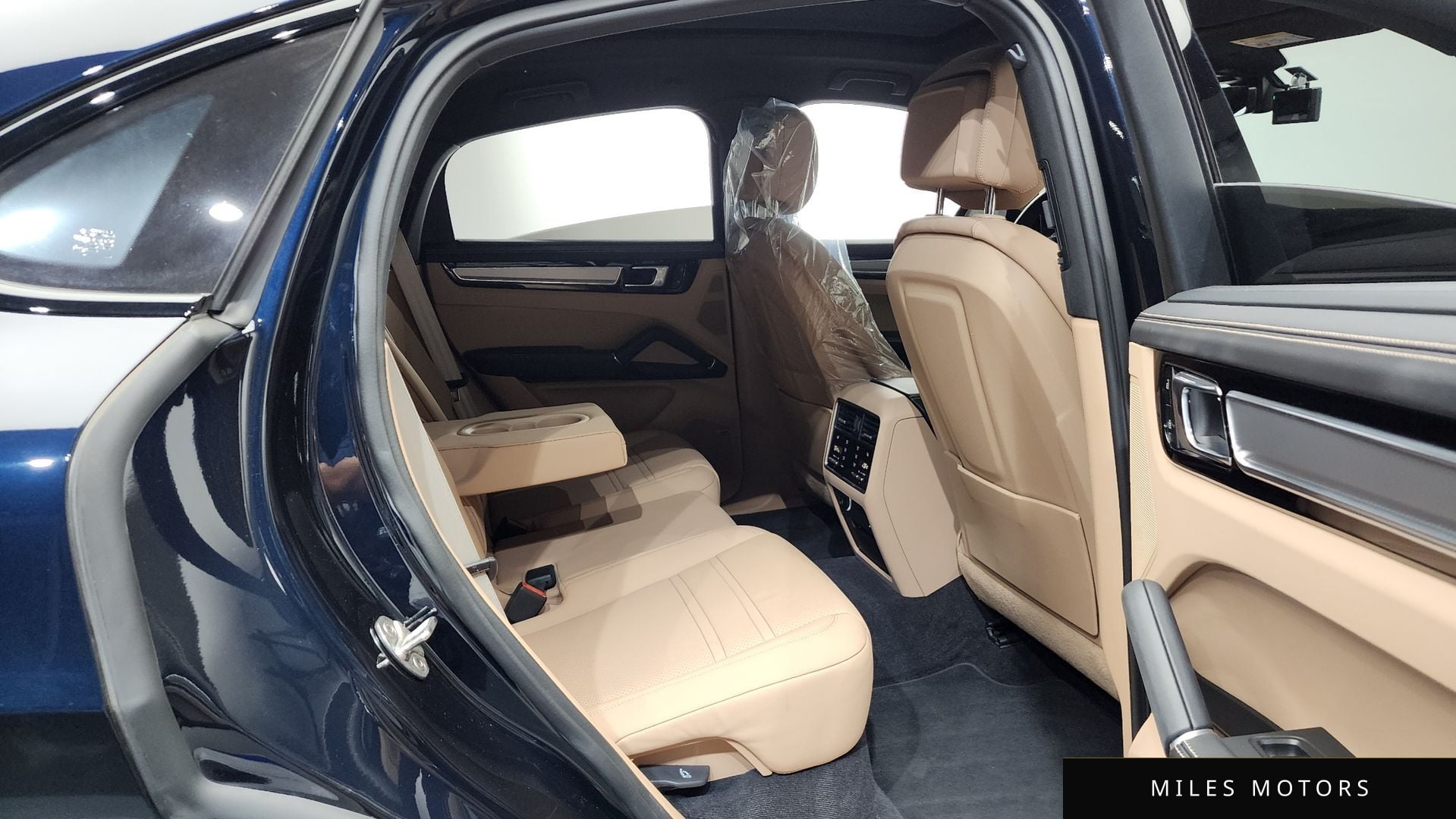 Porsche Cayenne 2023 — миниатюра 12