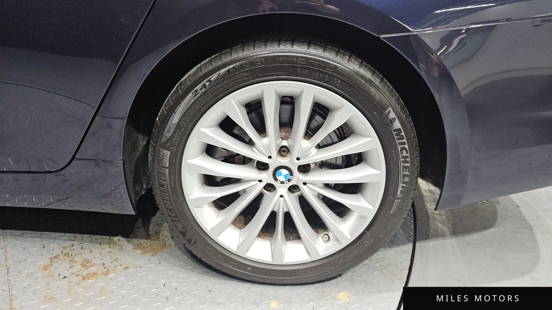 BMW 5 Series (G30) 2018 — миниатюра 5