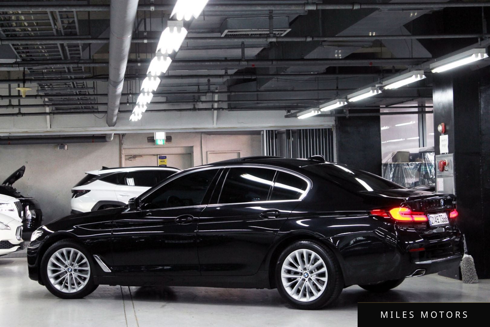 BMW 5 Series (G30) 2022 — миниатюра 4