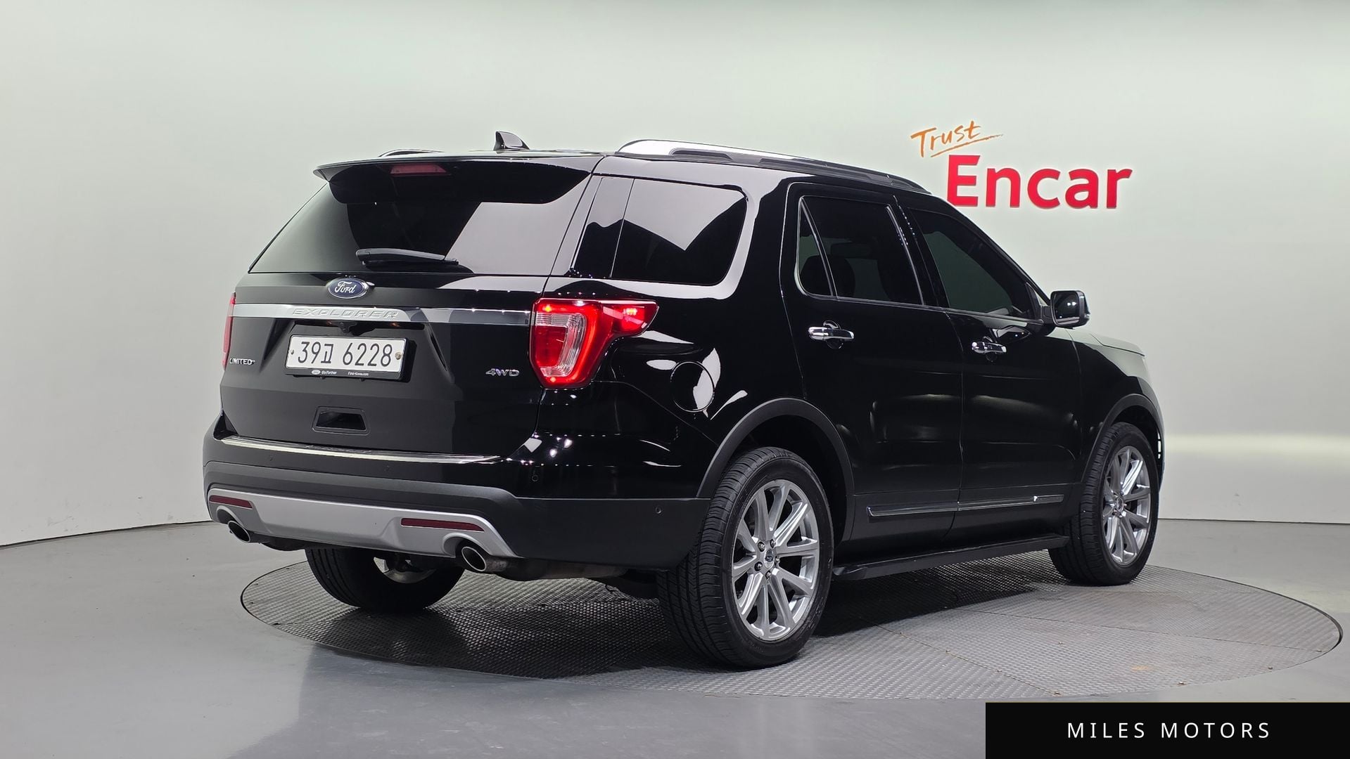 Ford Explorer 2017 — миниатюра 2