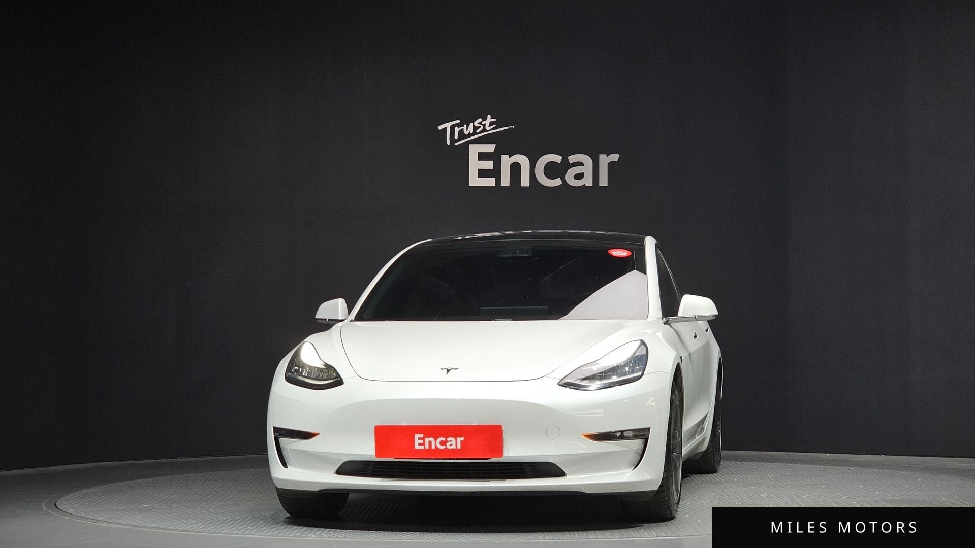 Tesla Model 3 2020 — миниатюра 3