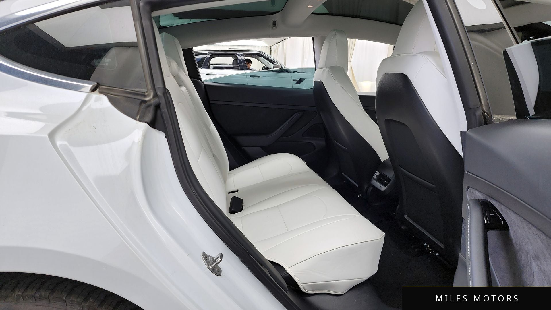 Tesla Model 3 2020 — миниатюра 12