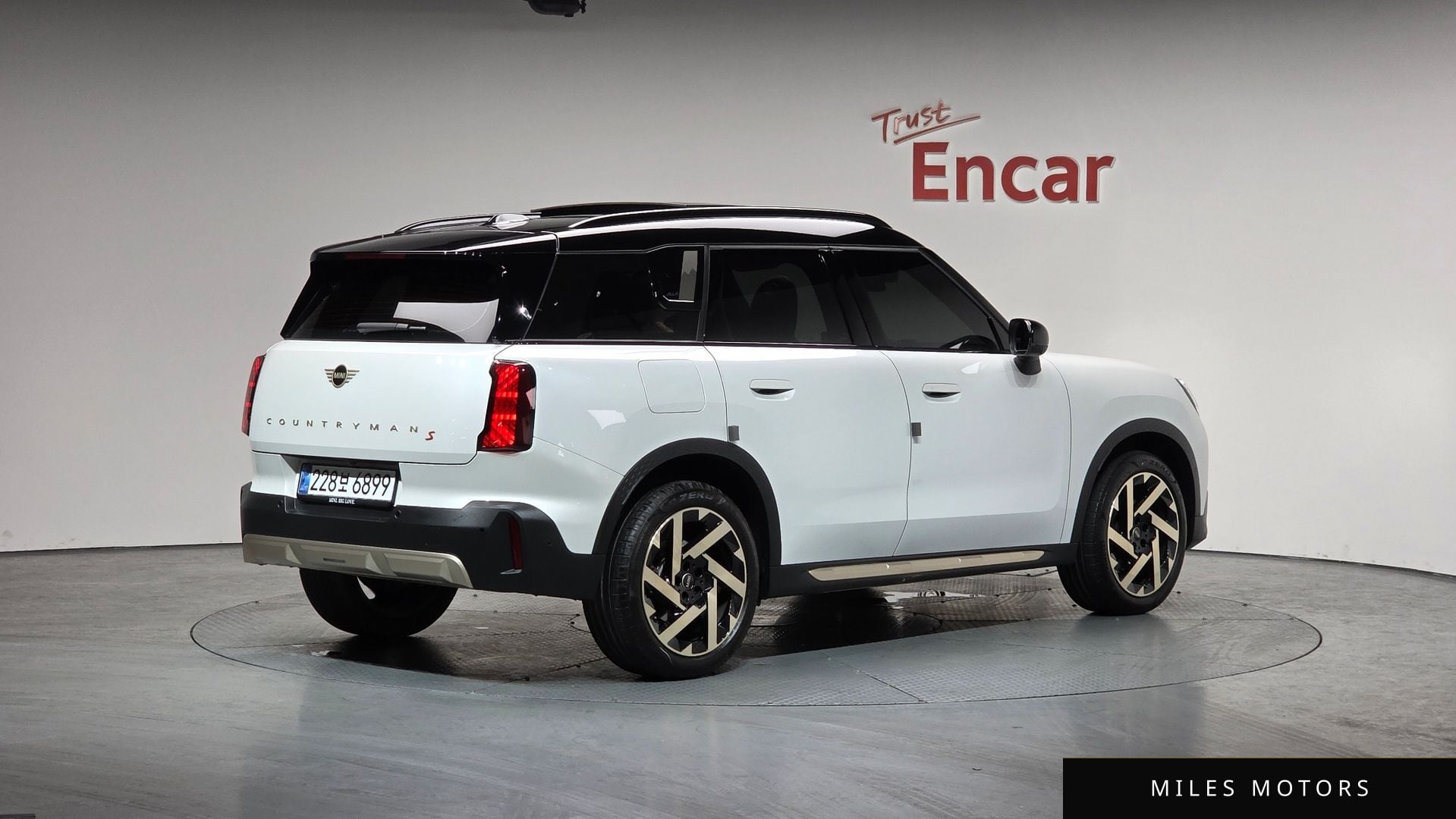 MINI Countryman 2024 — фото 1 из 12