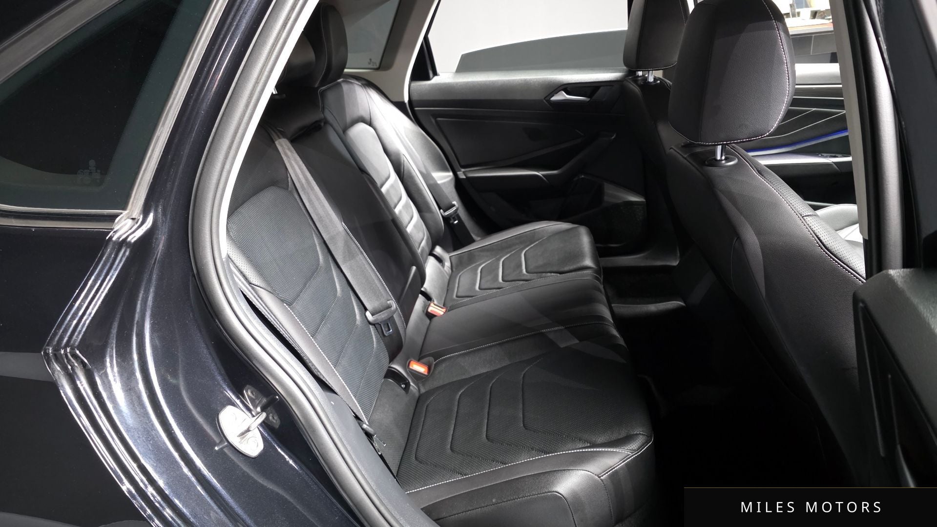 Volkswagen 제타 2023 — миниатюра 12