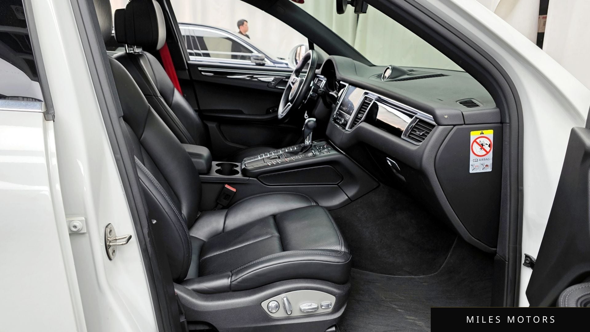 Porsche Macan 2017 — миниатюра 11