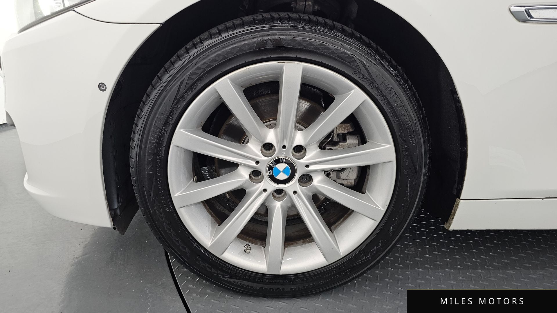 BMW 5 Series (F10) 2015 — миниатюра 5
