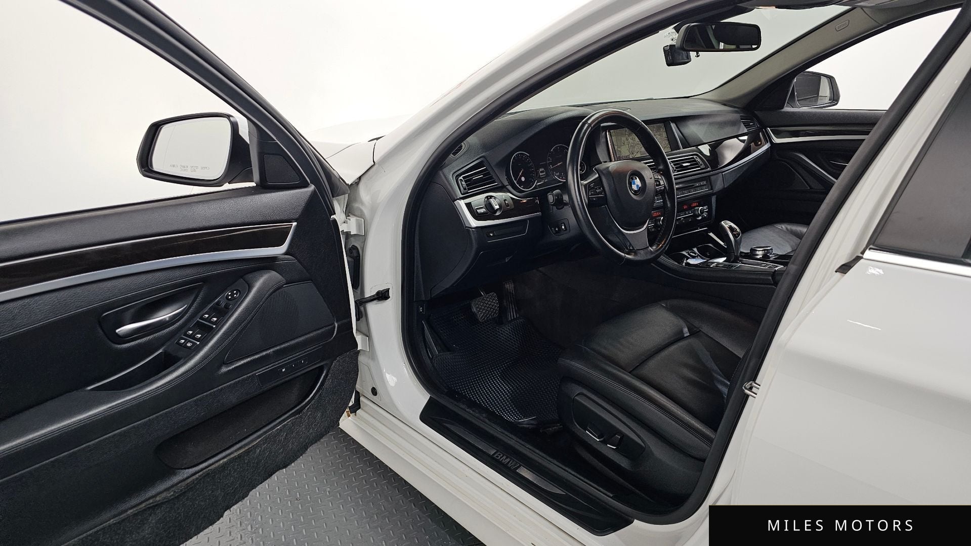 BMW 5 Series (F10) 2015 — миниатюра 10