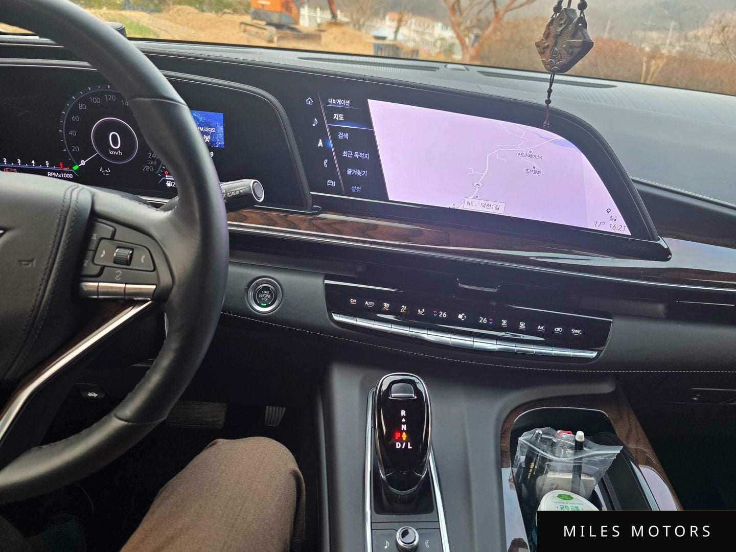Cadillac Escalade 2023 — миниатюра 6