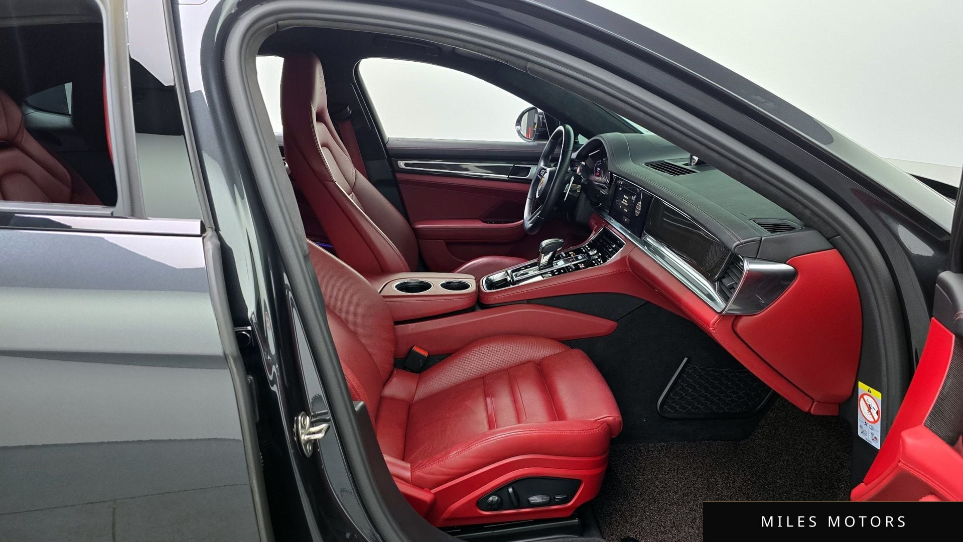 Porsche Panamera 2022 — миниатюра 11