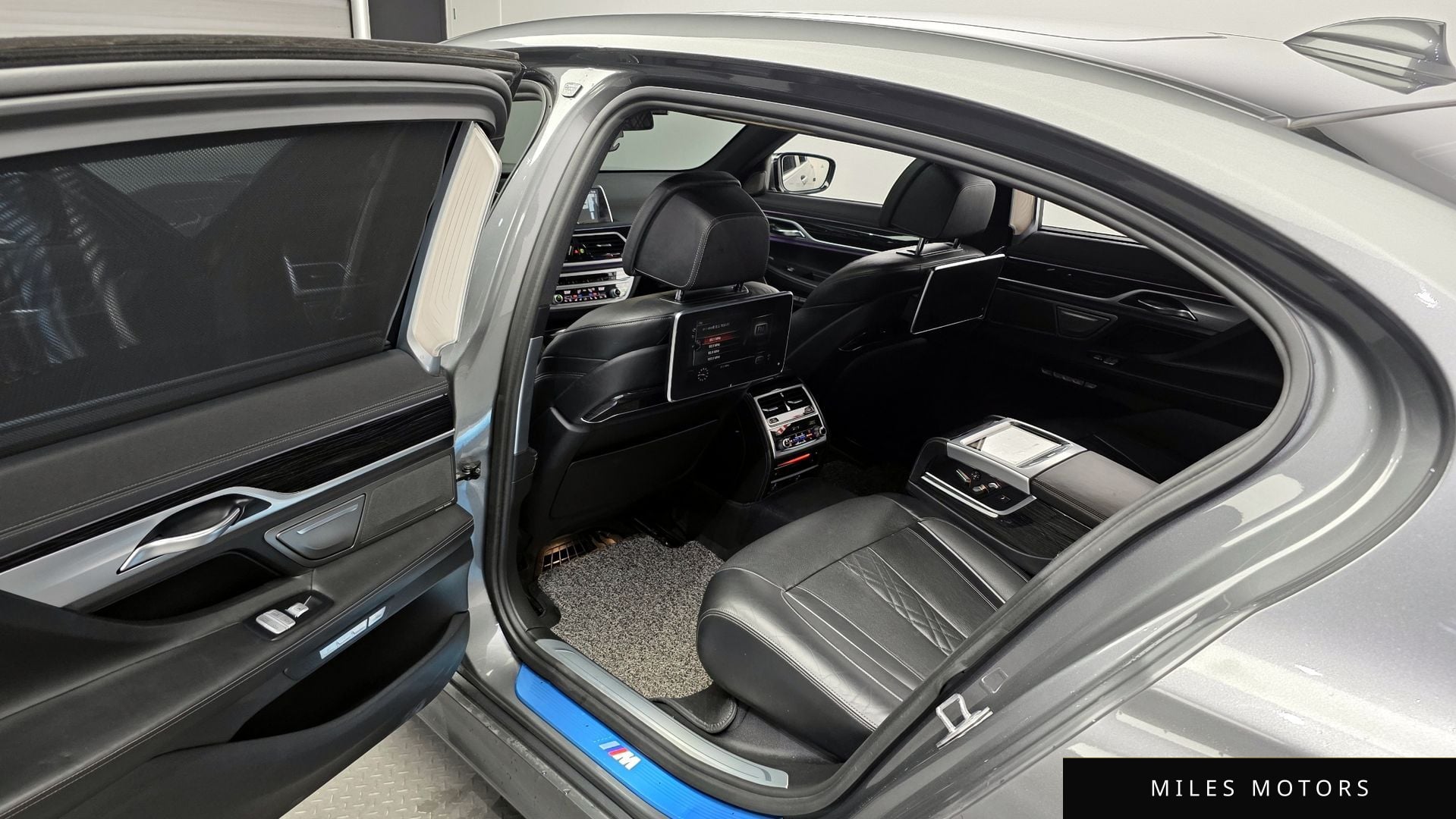 BMW 7 Series (G11) 2017 — миниатюра 11