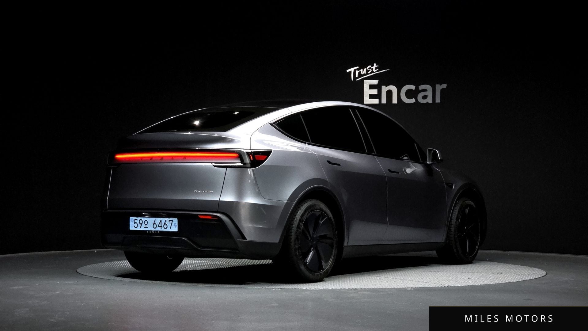 Tesla Model Y 2025 — миниатюра 2