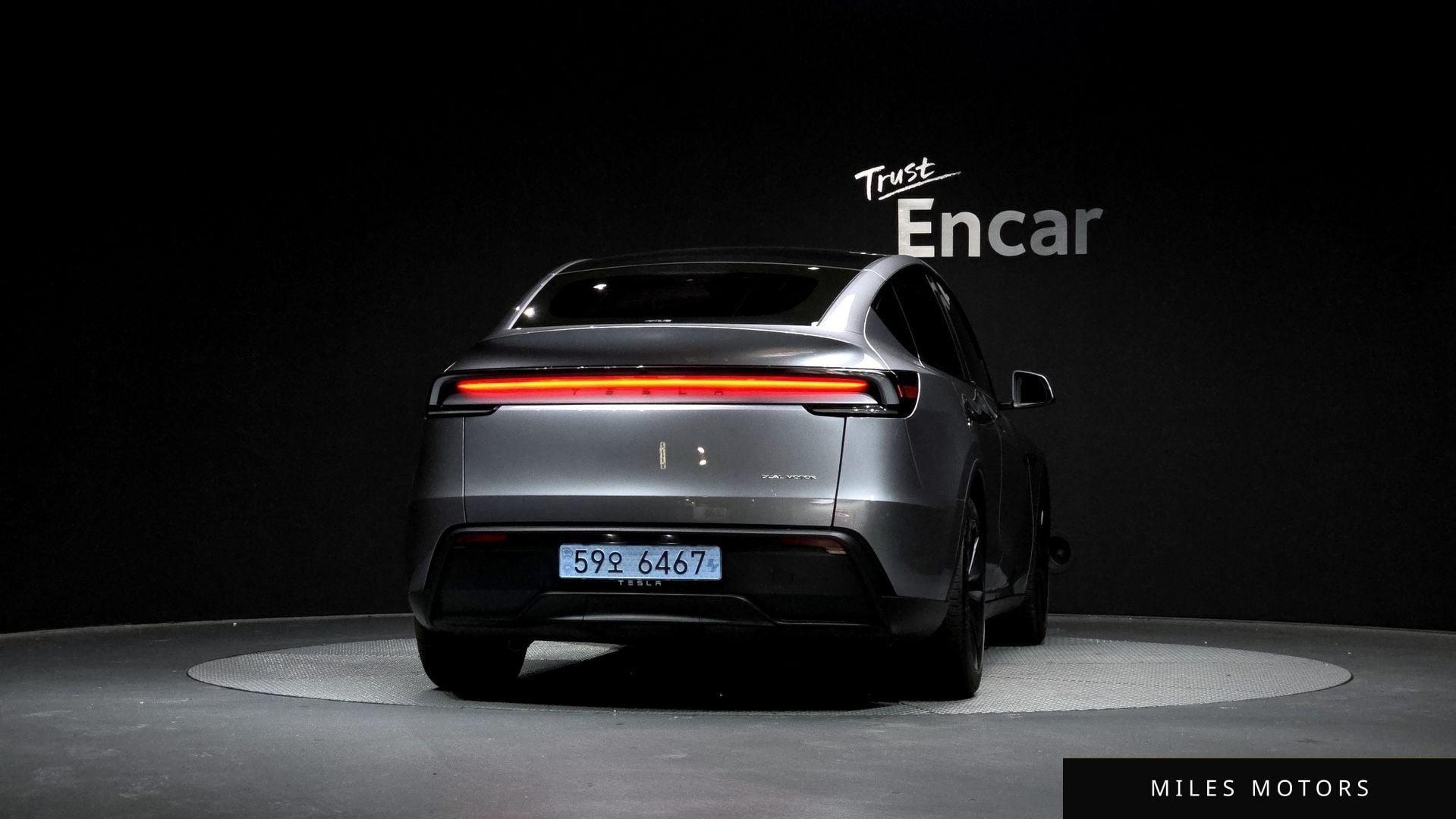 Tesla Model Y 2025 — миниатюра 4