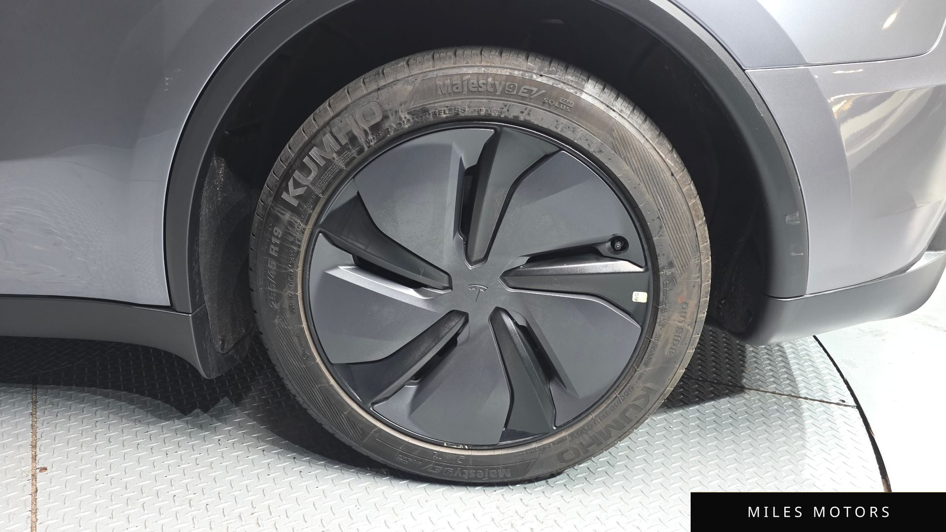 Tesla Model Y 2025 — миниатюра 5
