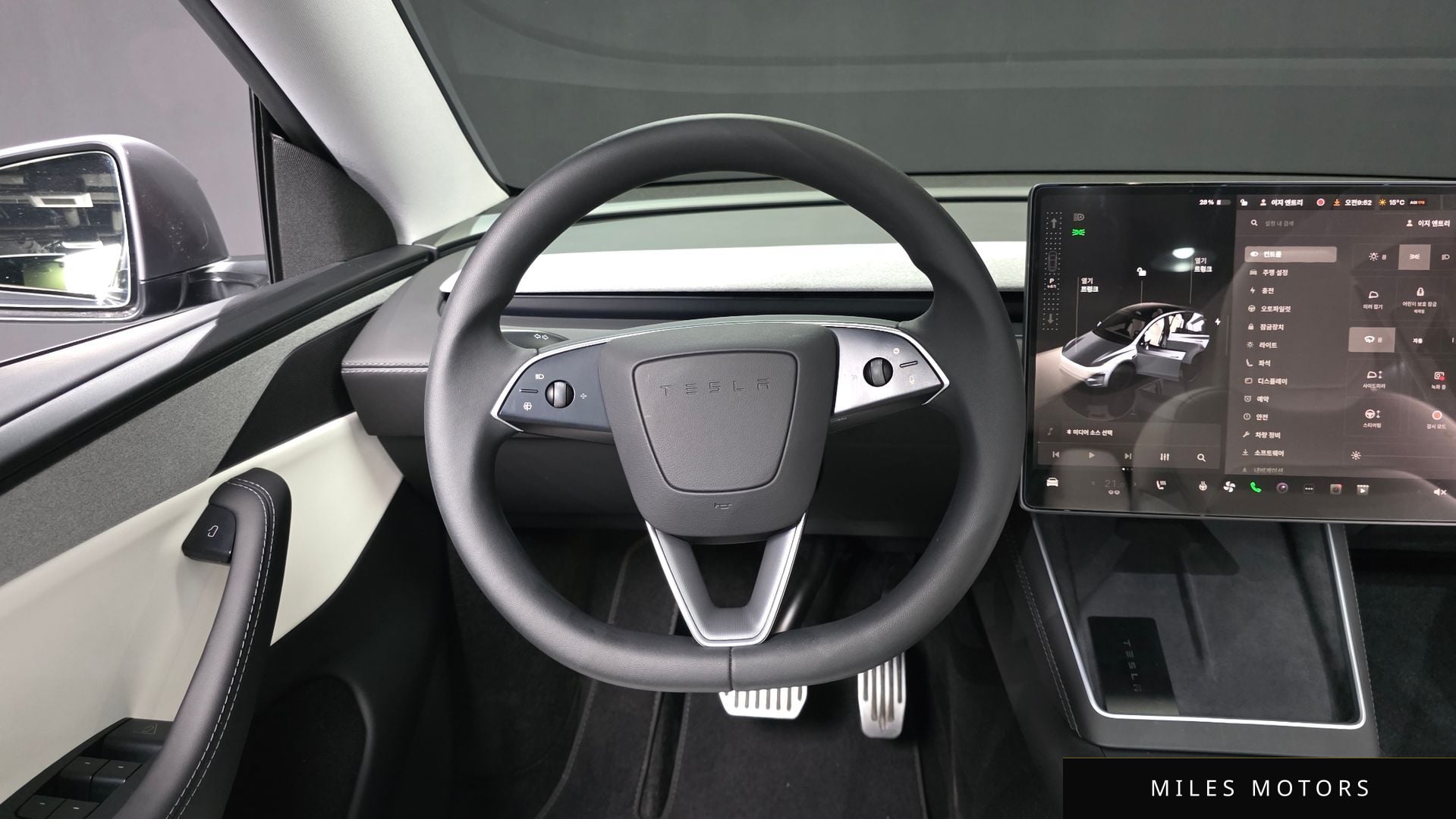 Tesla Model Y 2025 — миниатюра 13