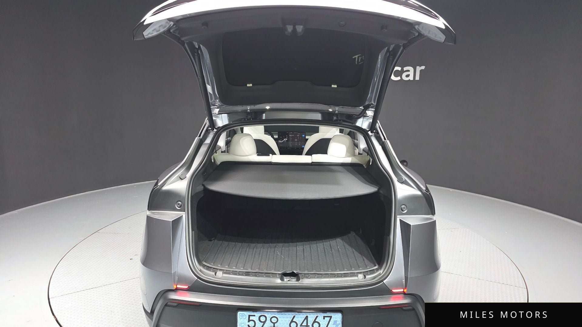 Tesla Model Y 2025 — миниатюра 20