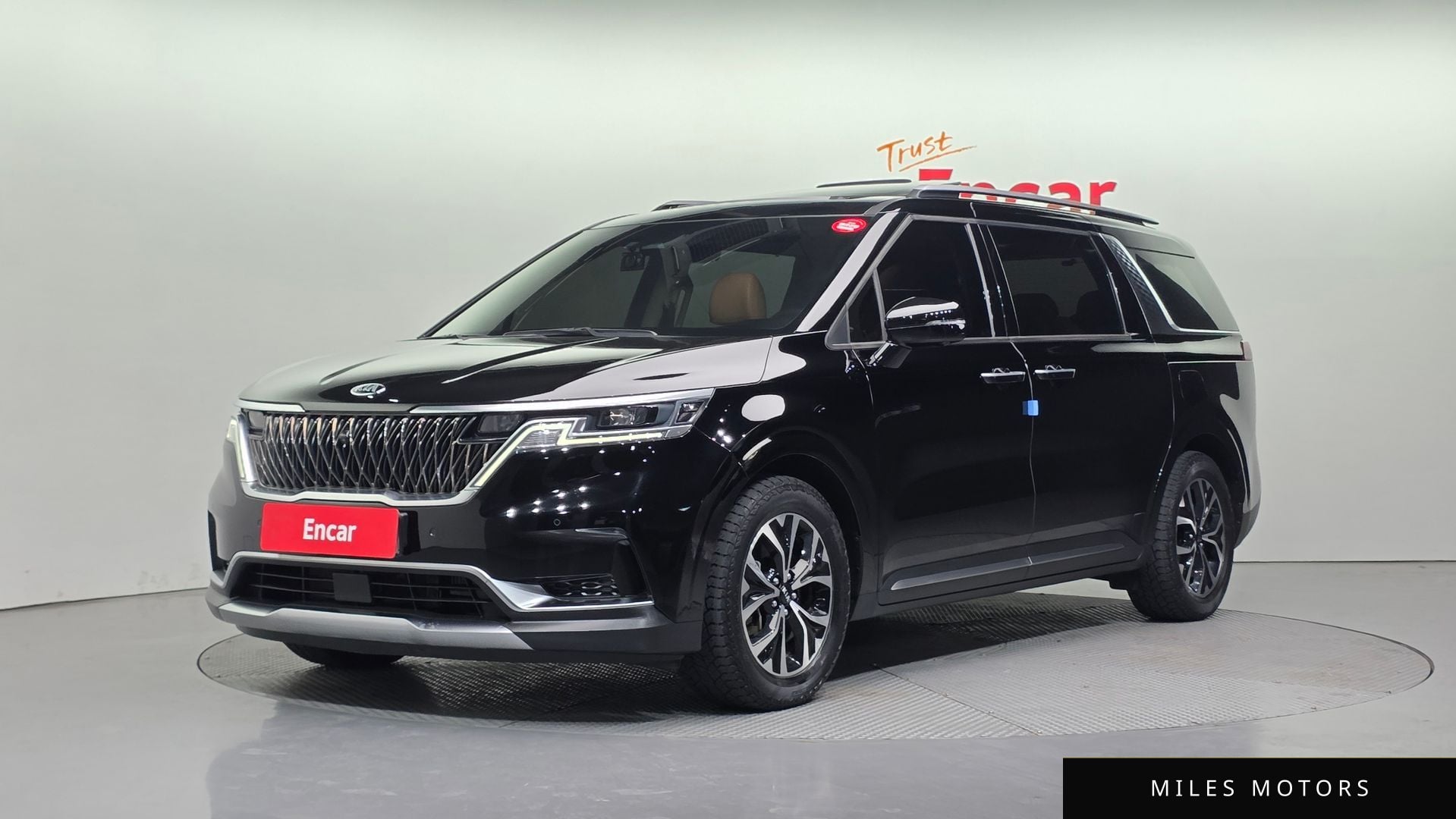 Kia Carnival 2021 — фото 1 из 12