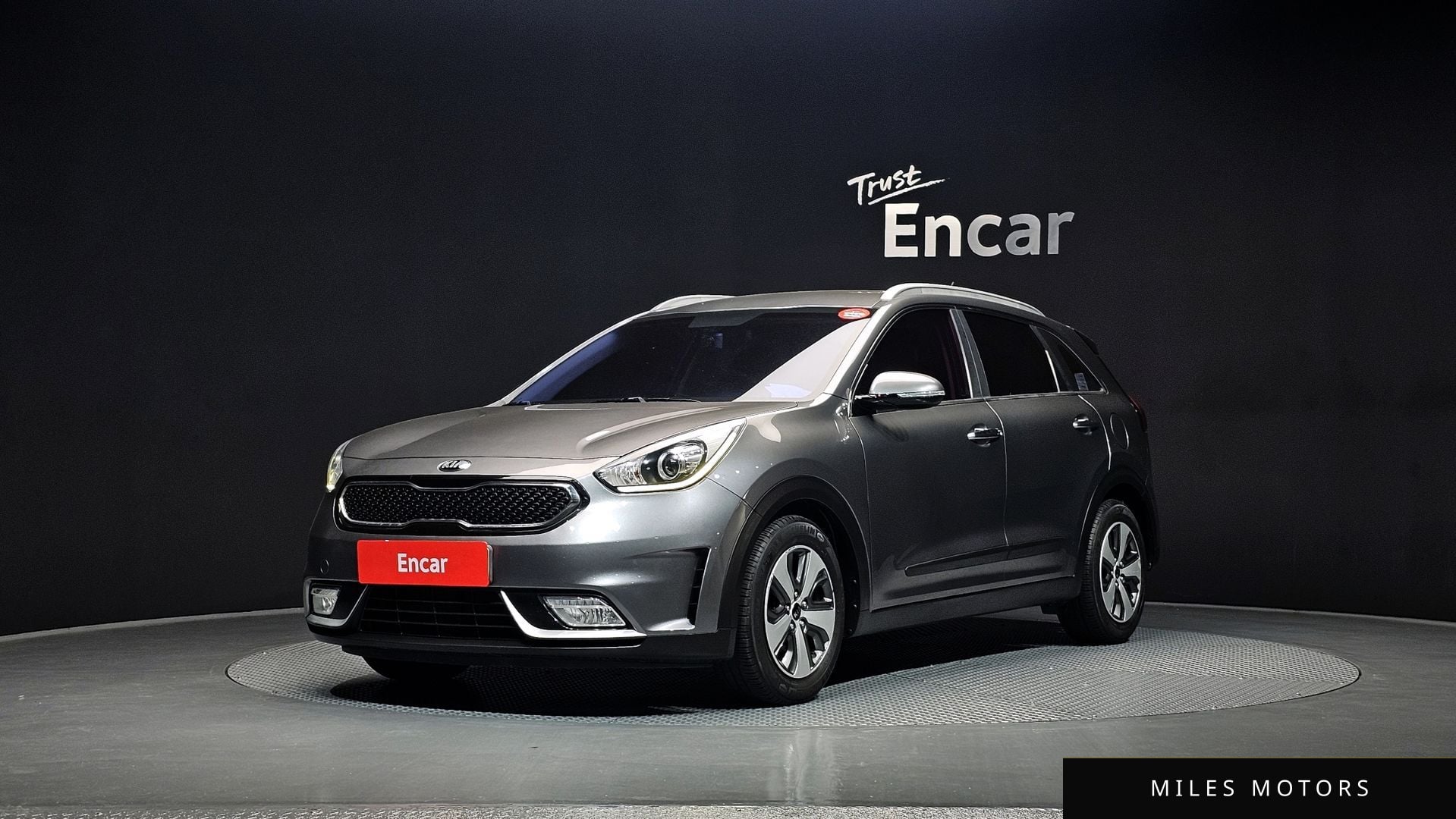 Kia Niro 2017 — фото 1 из 12