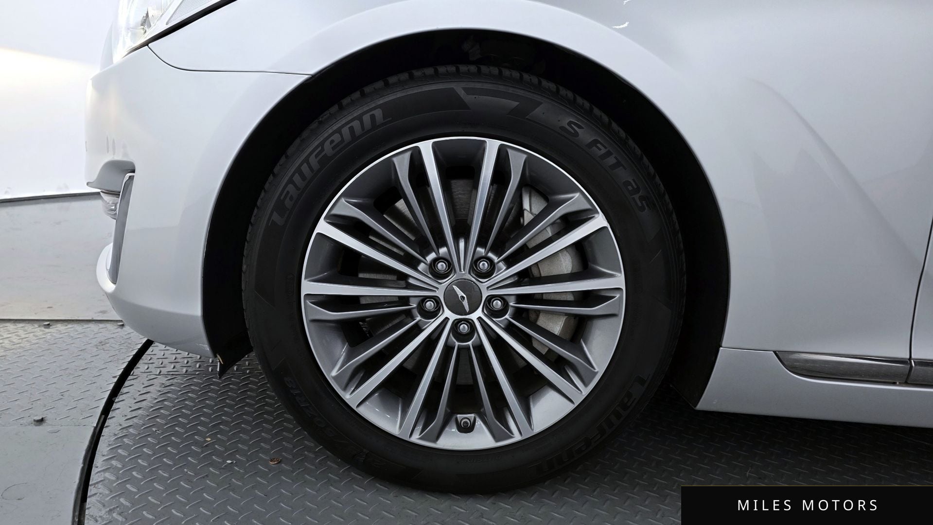 Genesis EQ900 2016 — миниатюра 5