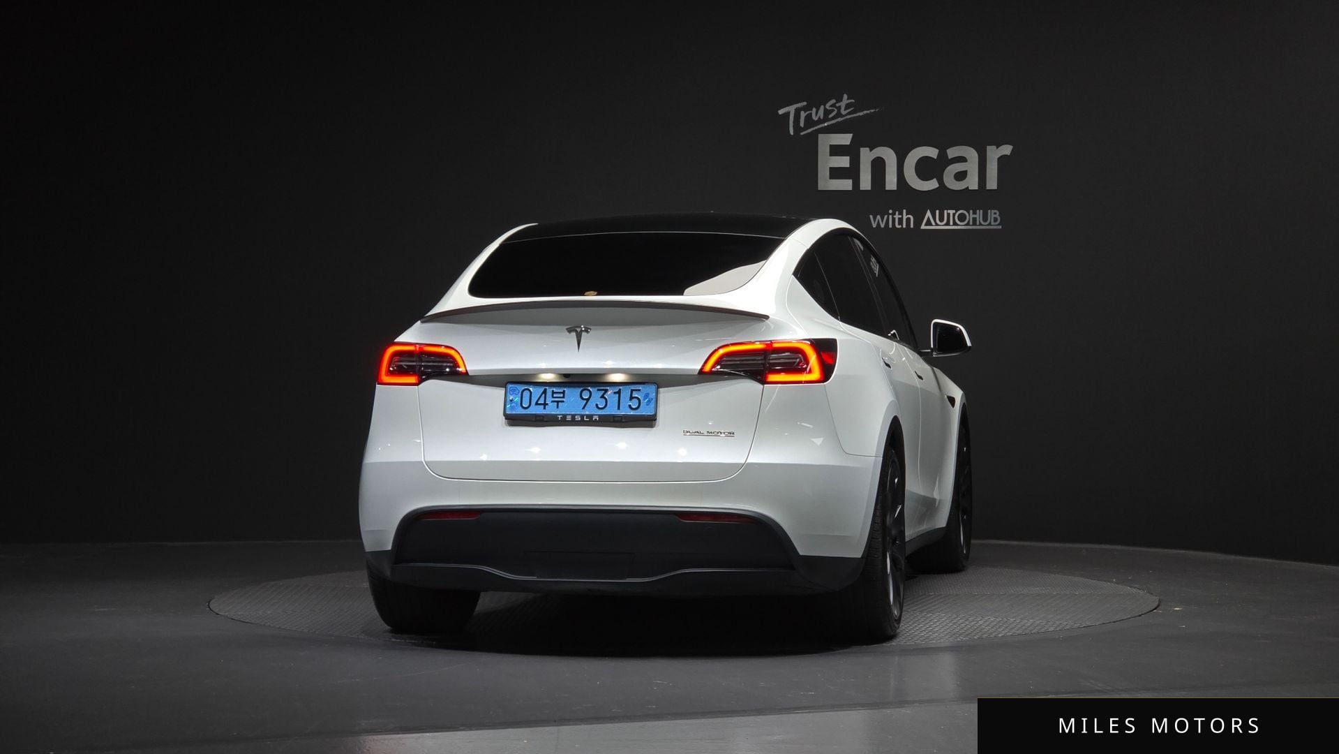 Tesla Model Y 2023 — миниатюра 4