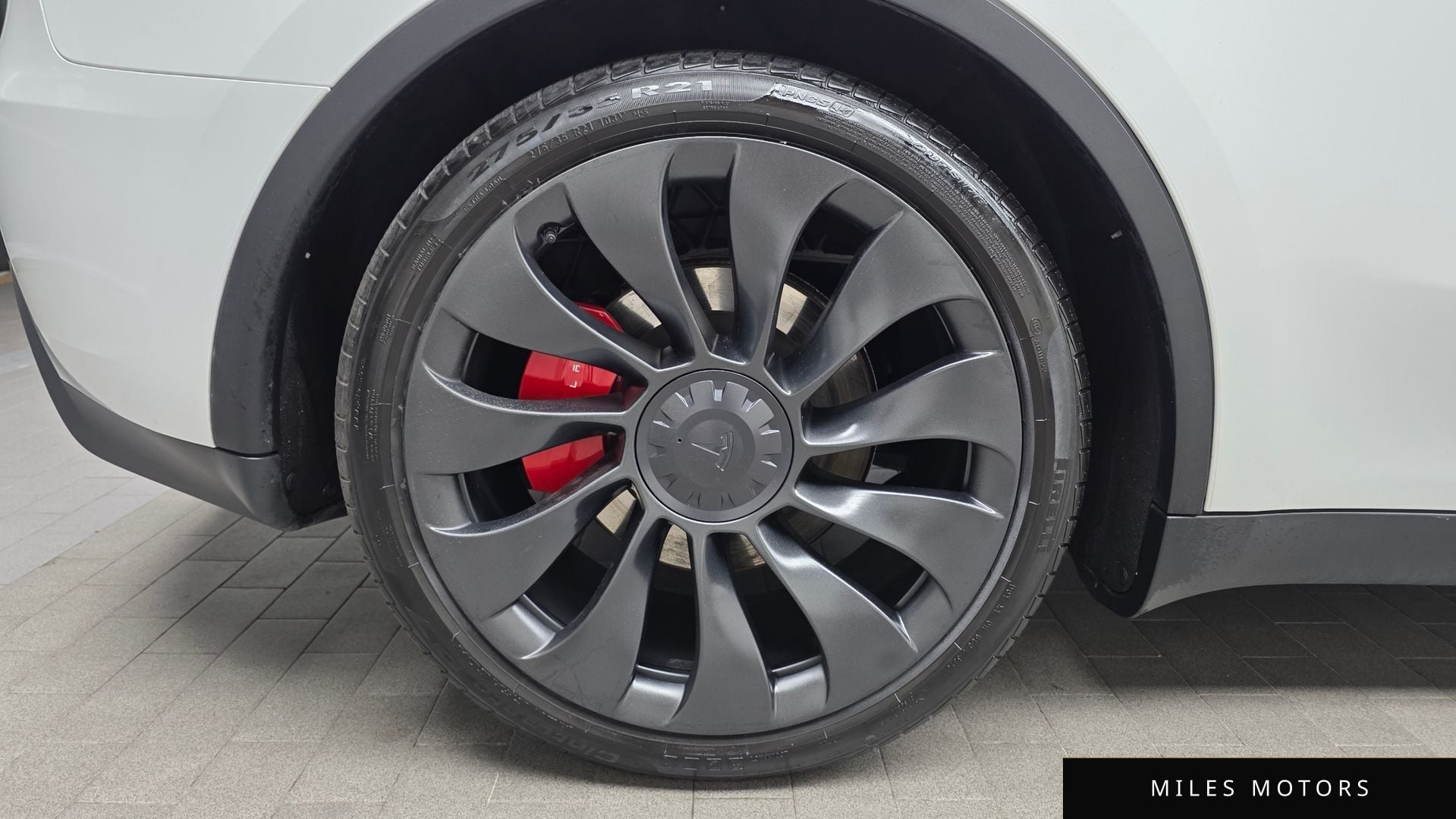 Tesla Model Y 2023 — миниатюра 5